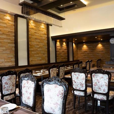 Gold Crest Business Hotel Navi Mumbai Exterior foto