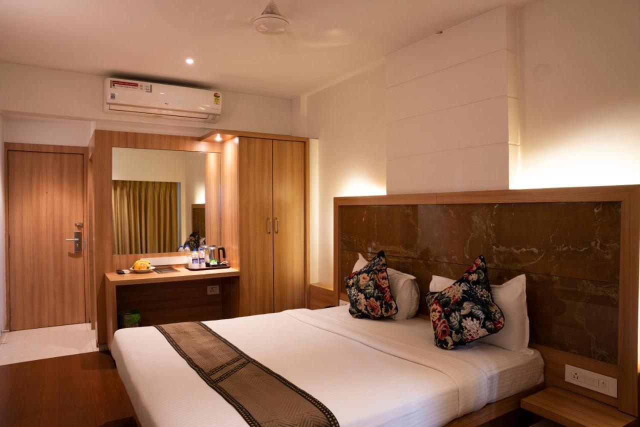 Gold Crest Business Hotel Navi Mumbai Exterior foto